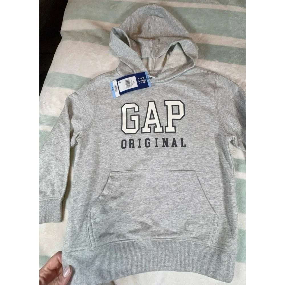 Boys size small (6/7) GAP original gray hoodie sweatshirt. NWT.